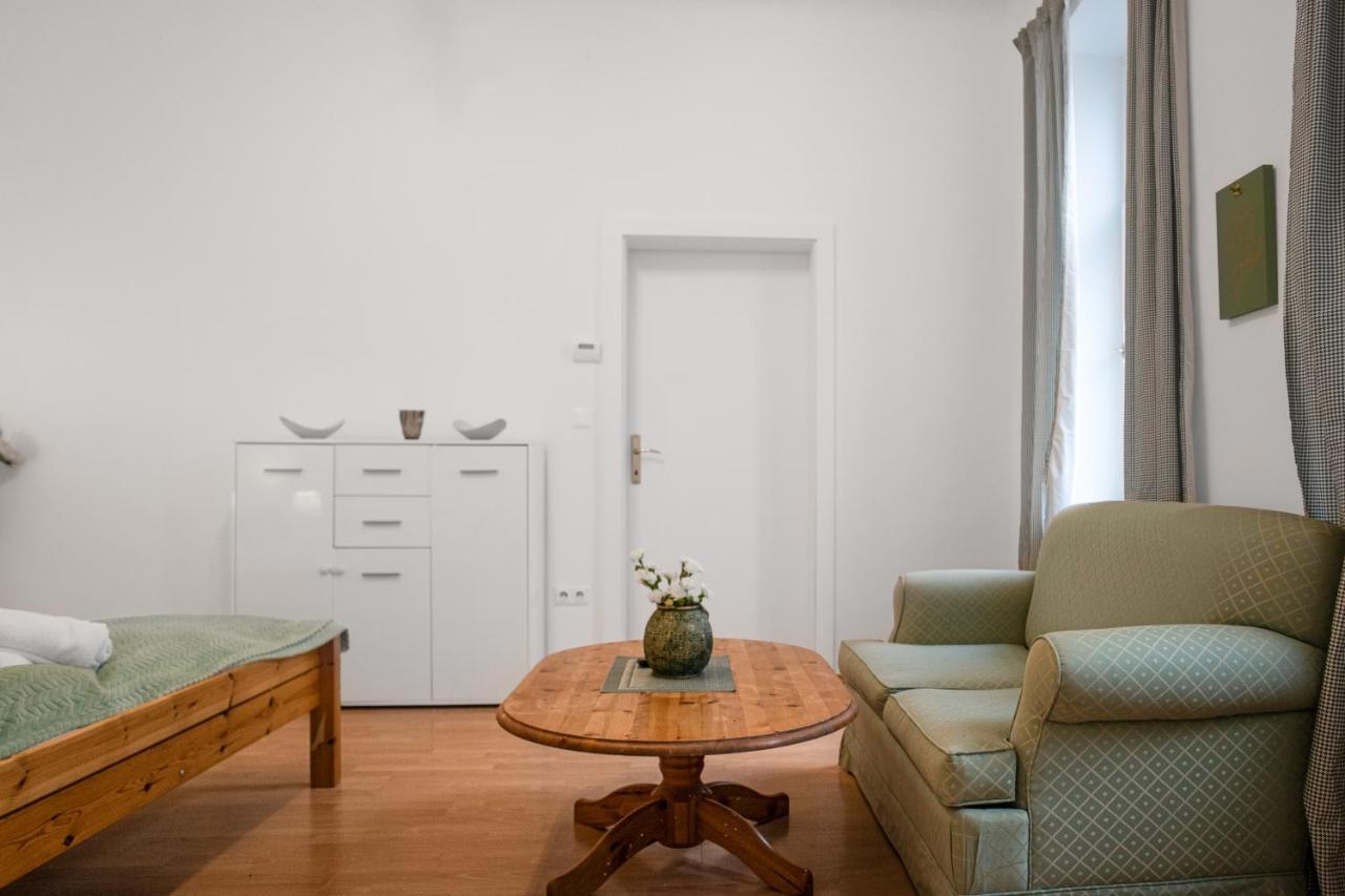 Elegant 2br - Near Bahnhof Meidling Apartment Wien